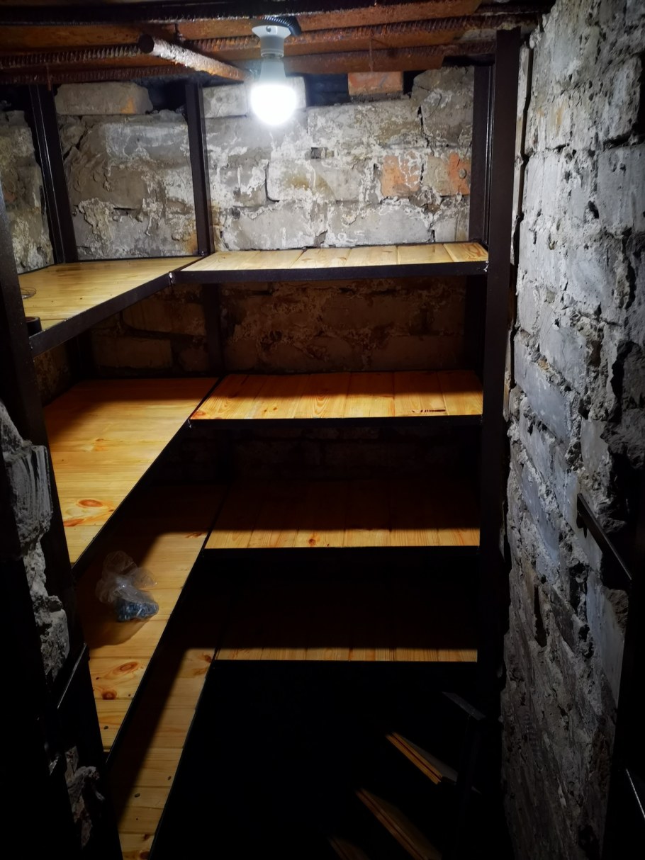 Погреб в подвале гаража