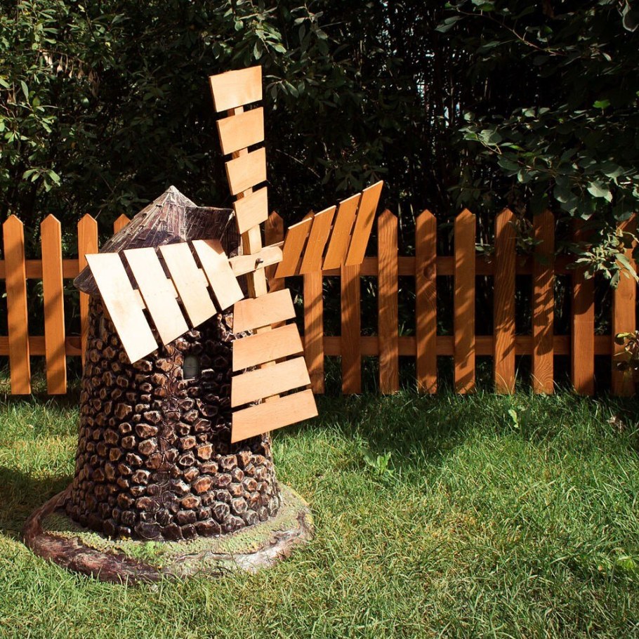 Декоративные мельницы из дерева для сада