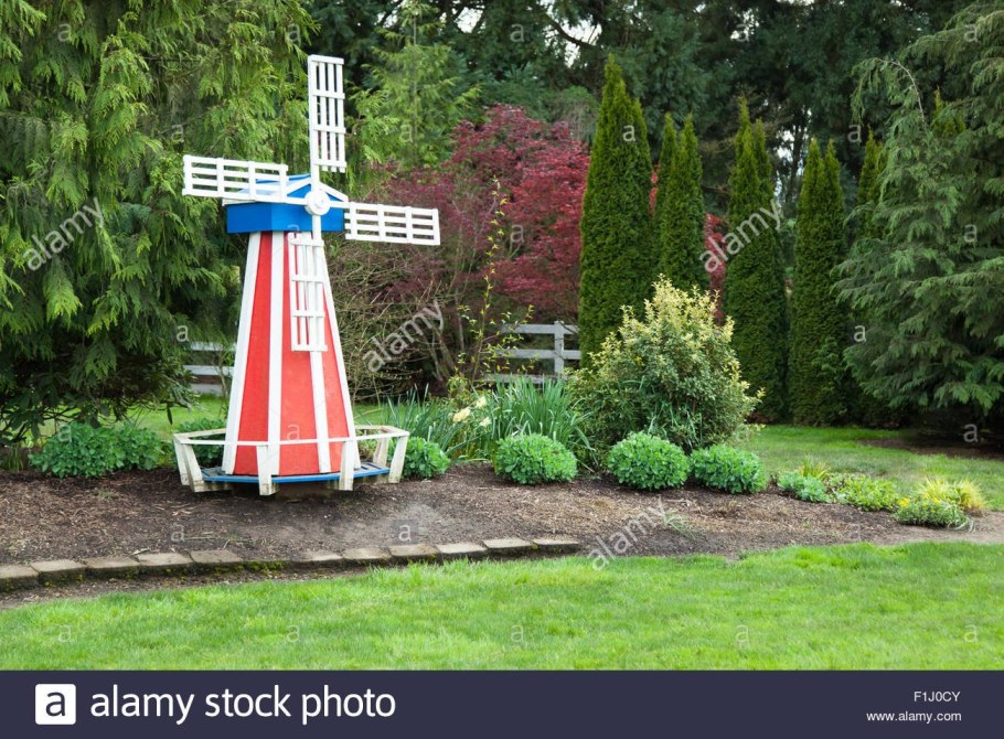 Декоративные мельницы из дерева