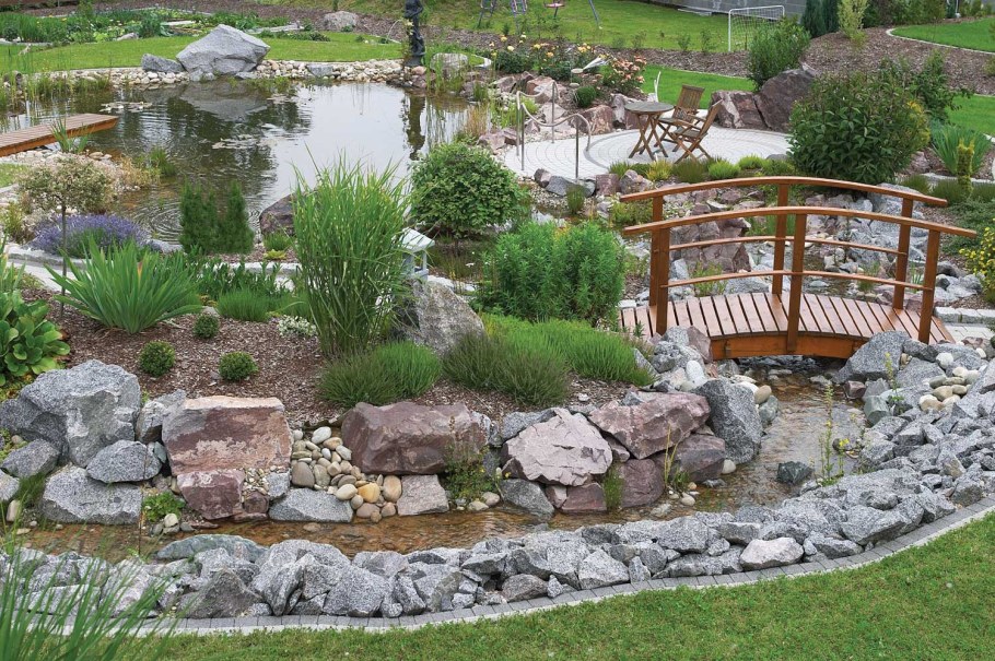 Водоем в саду