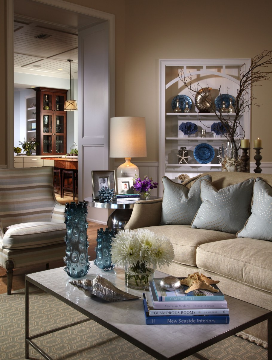 Гостиная в сине бежевых тонах