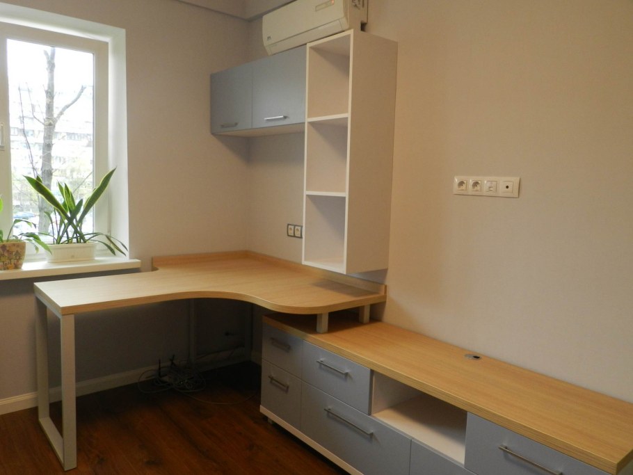 Угловой письменный стол