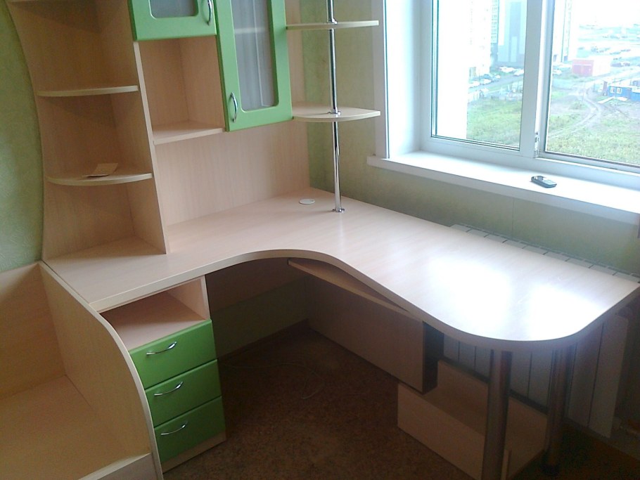 Угловой стол