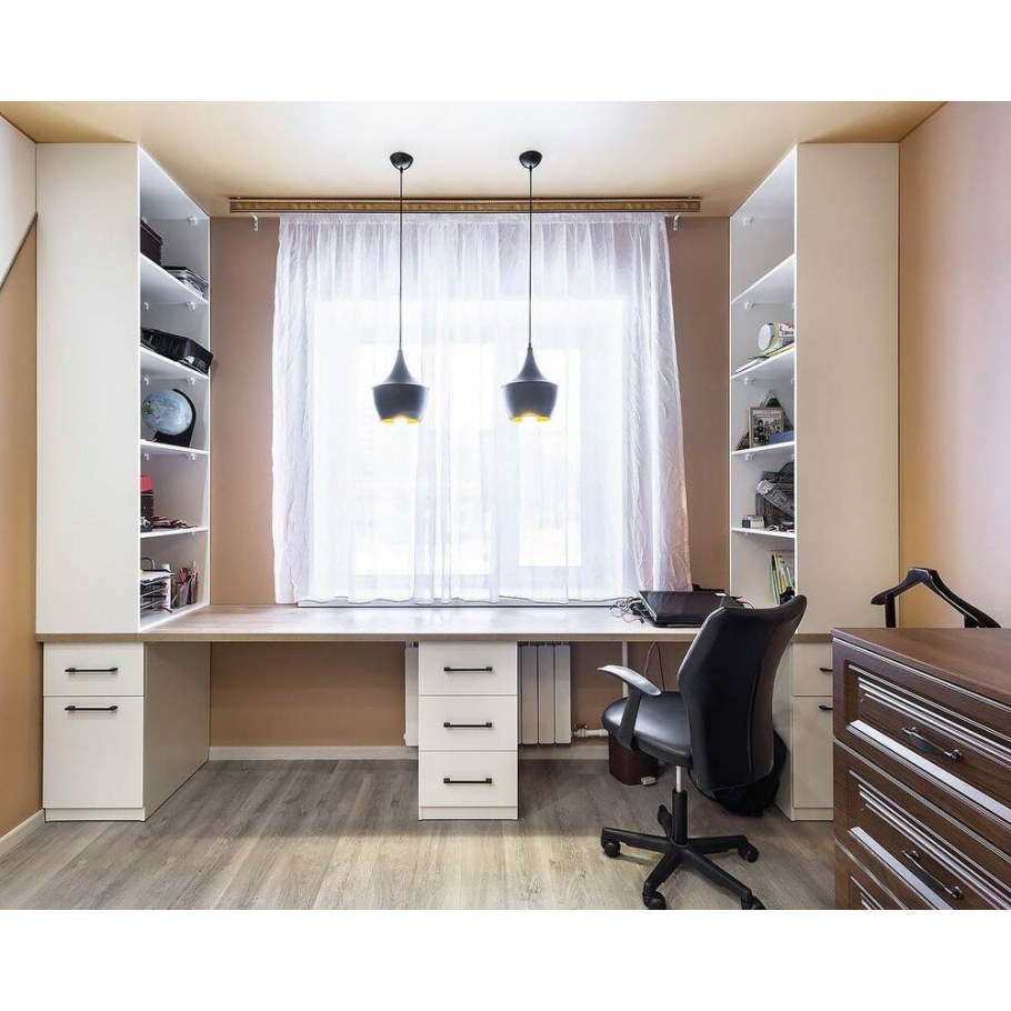 Письменный стол у окна в детской