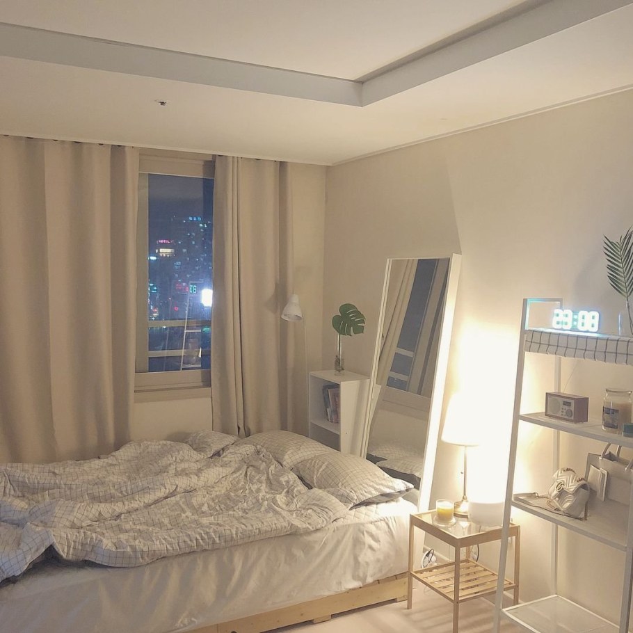 Уютная спальня в квартире