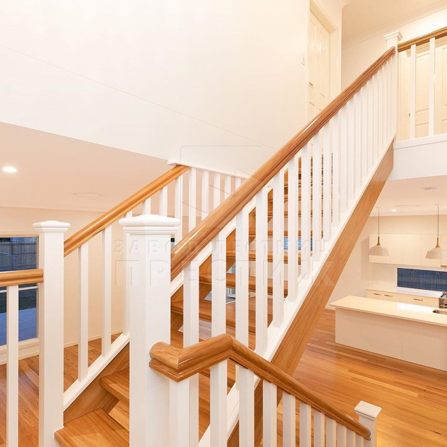 Лестница цвет орех