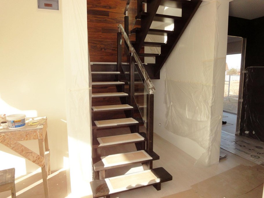 Лестница с забежными ступенями на 180 на второй этаж