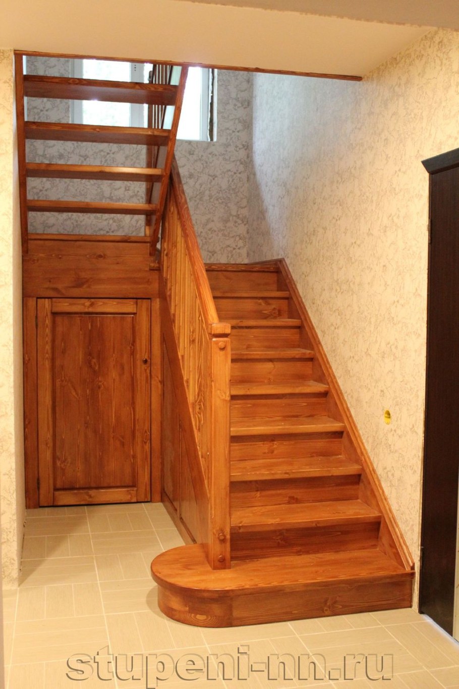 Двухмаршевая лестница с площадкой со 2 этажа