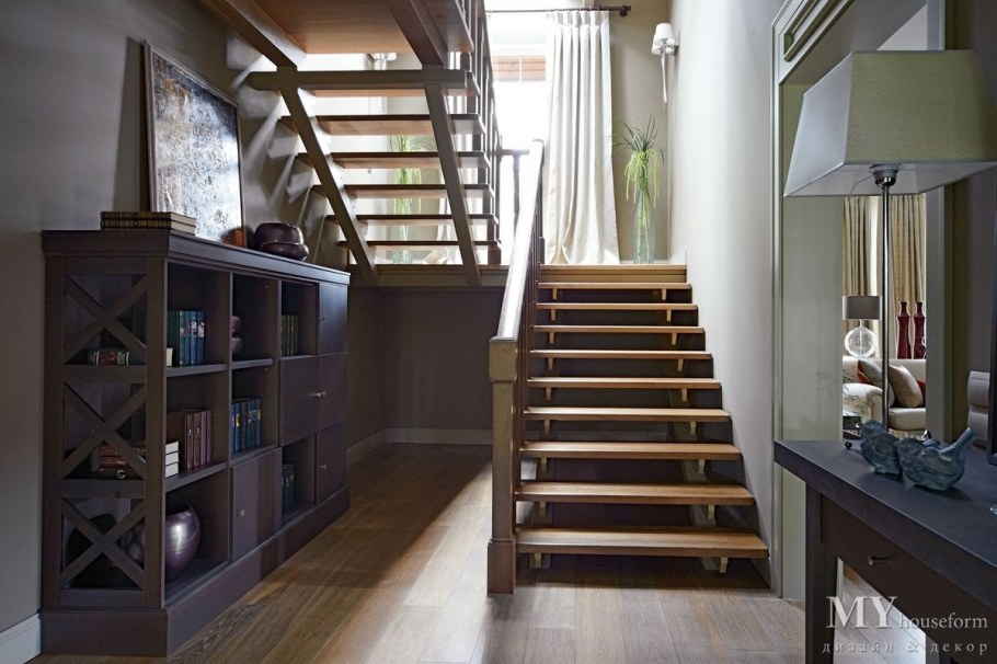 Пространство под лестницей
