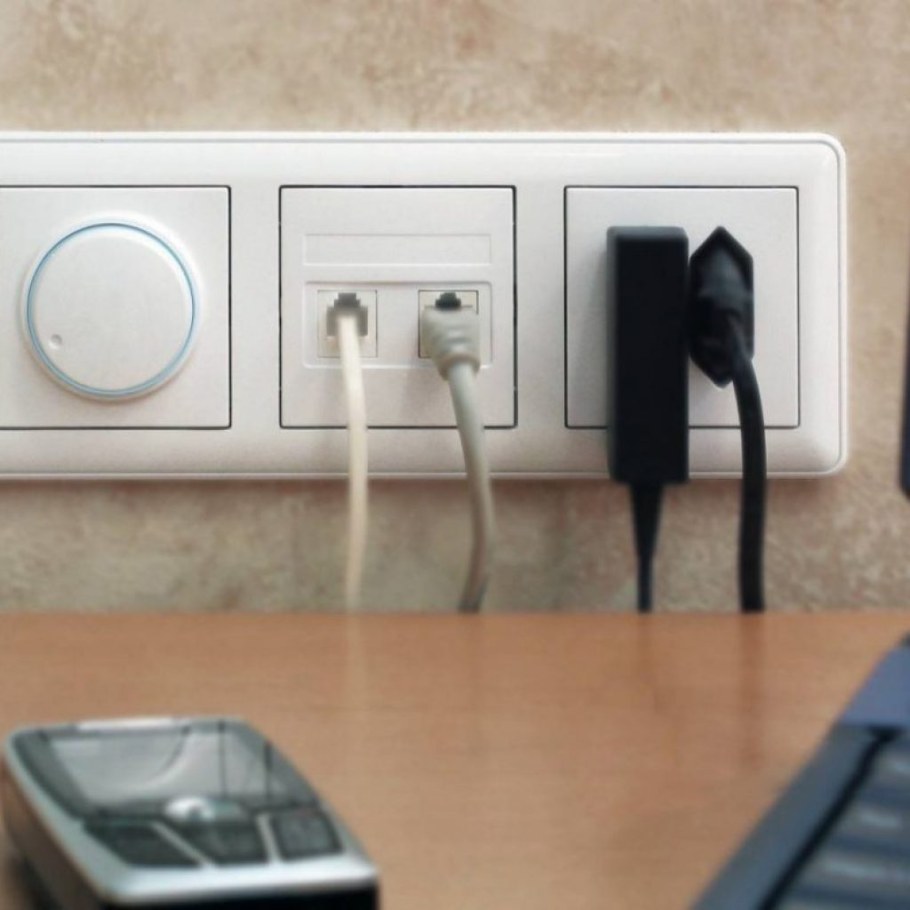 Розетки и выключатели