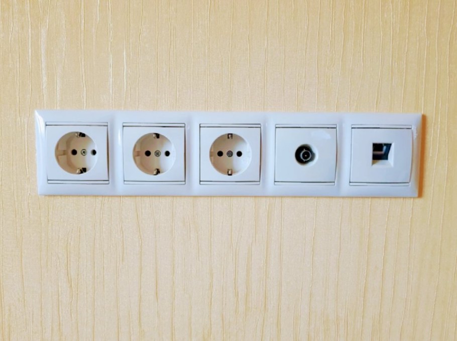 Schneider Electric блок розеток 3 шт