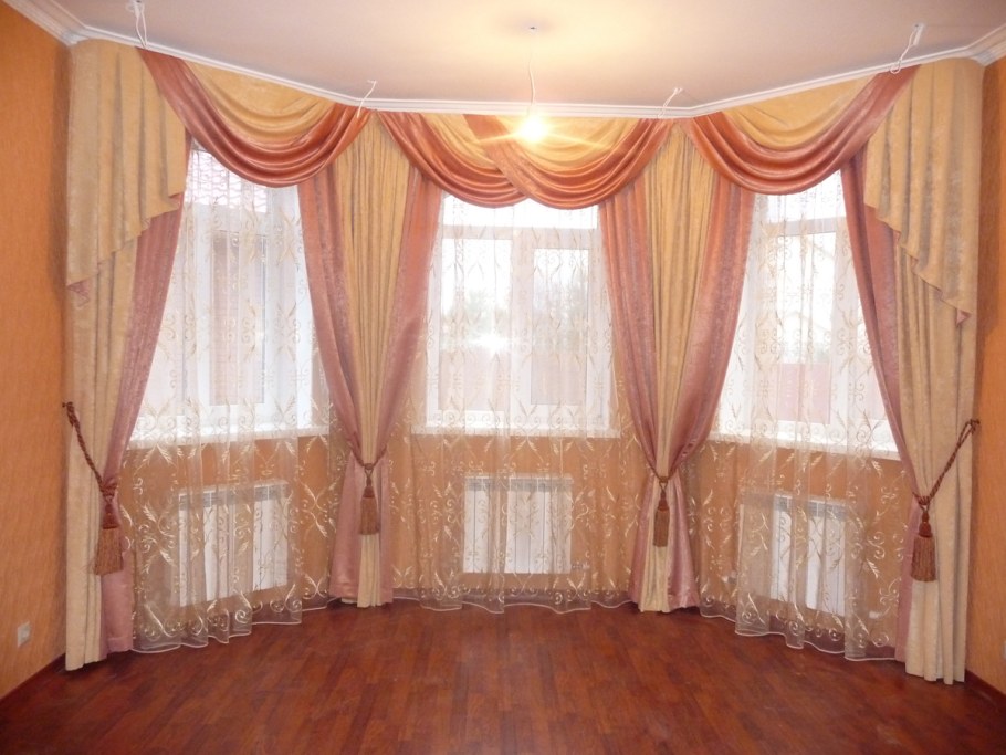 Ламбрекен на эркерное окно