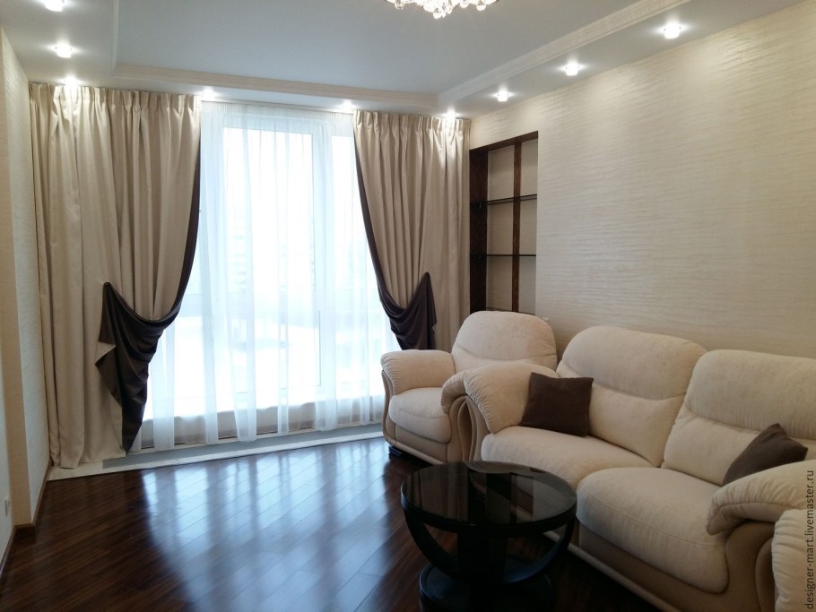 Шторы для гостиной с балконом