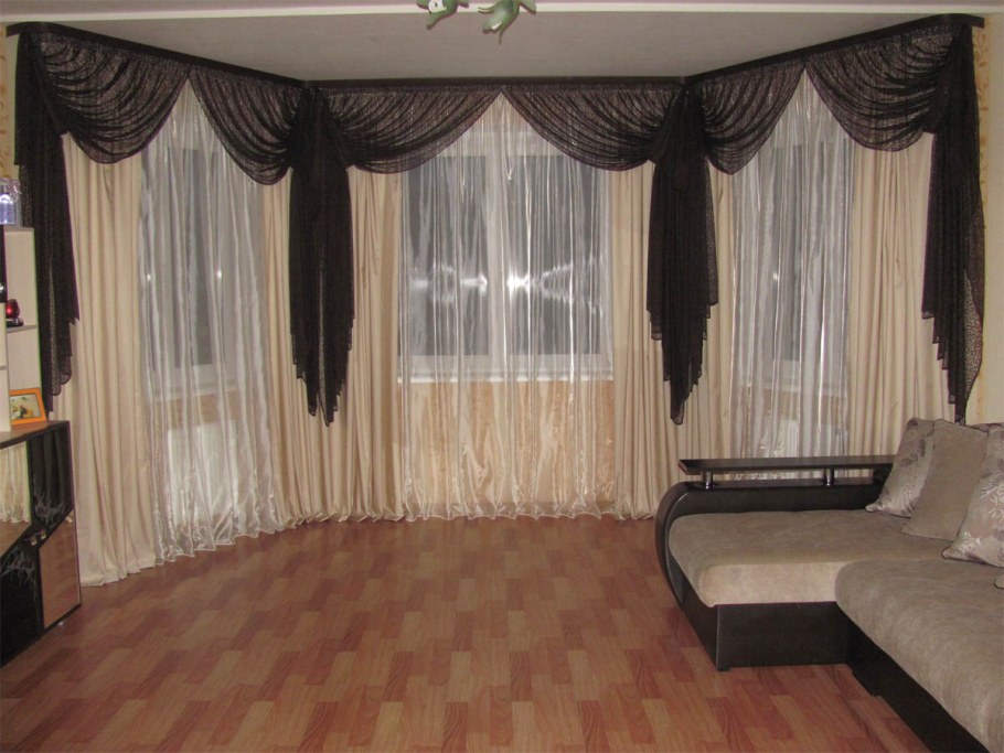 Шторы в гостиную с эркером