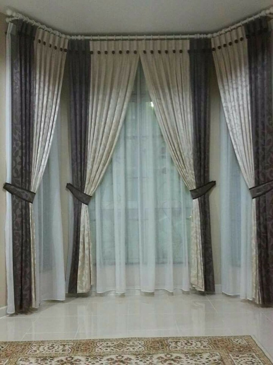 Шторы на эркерное окно в гостиной