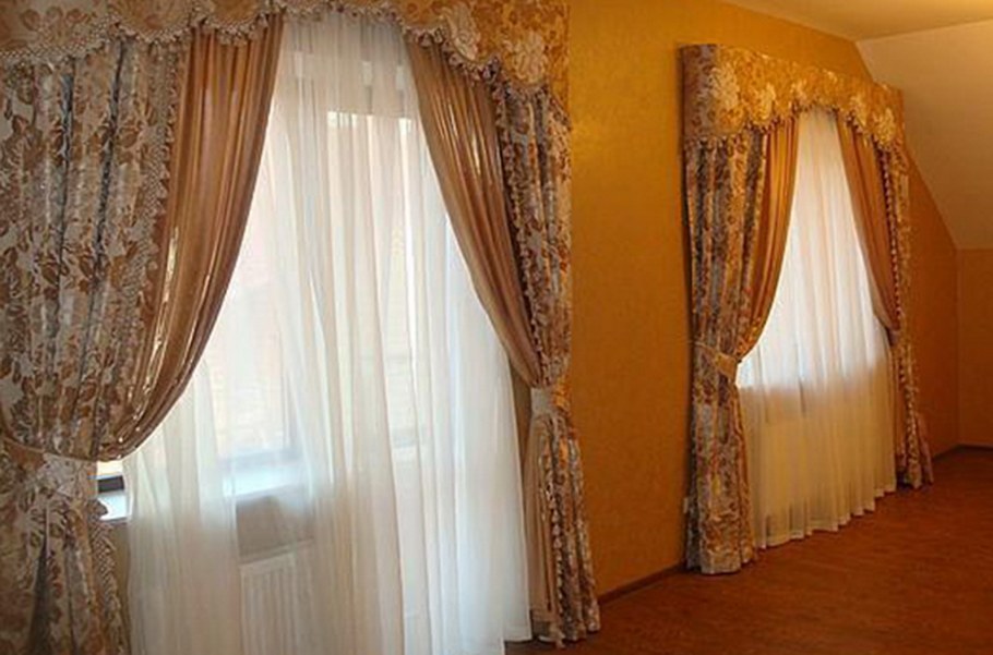 Красивые шторы в зал на два окна