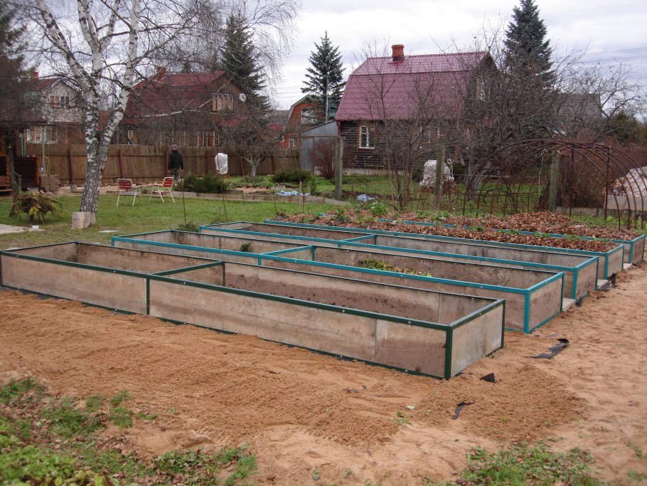 Ограждения для грядок из шифера