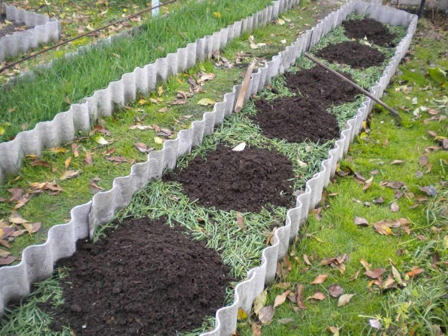 Грядки огороженные шифером