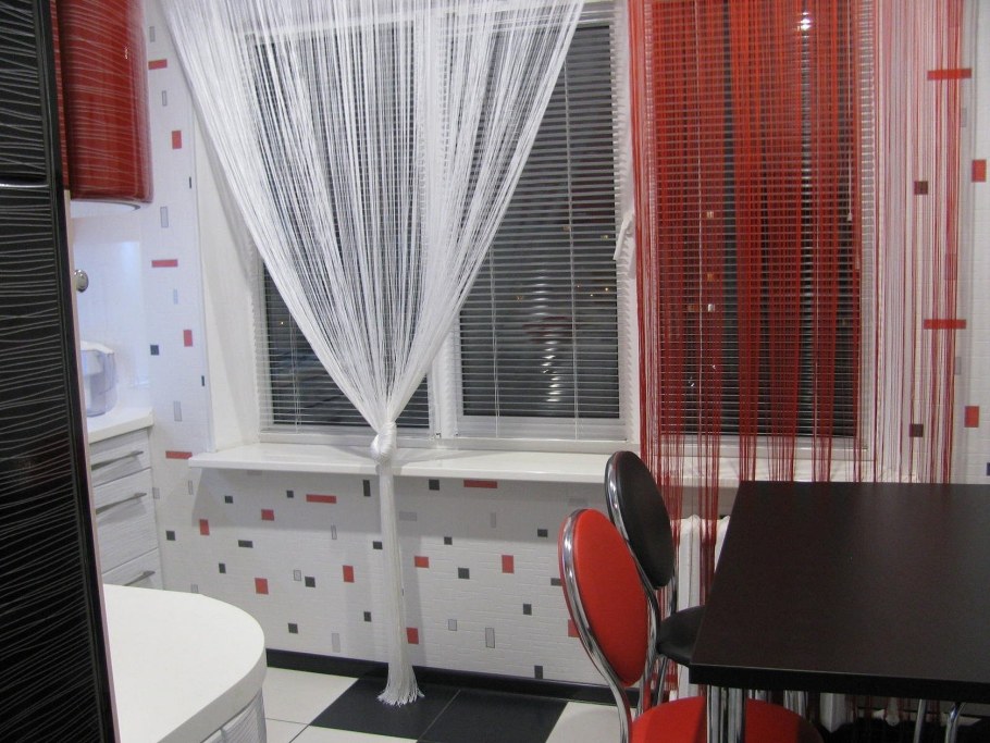 Кисея шторы нити блистер 9+111 (черные нити +белый Жемчужины )