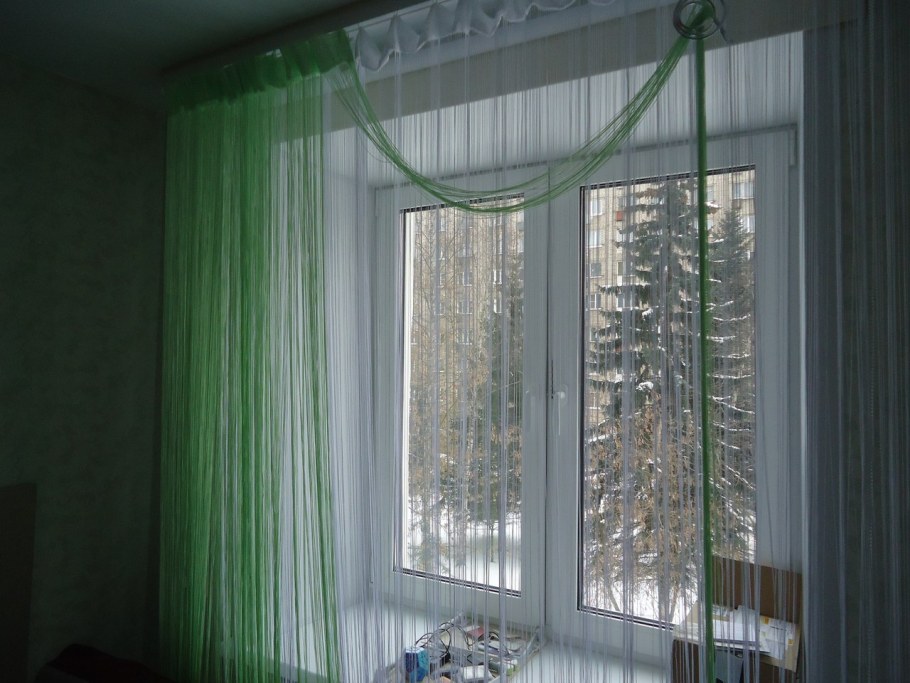 Нитяные шторы на балконе