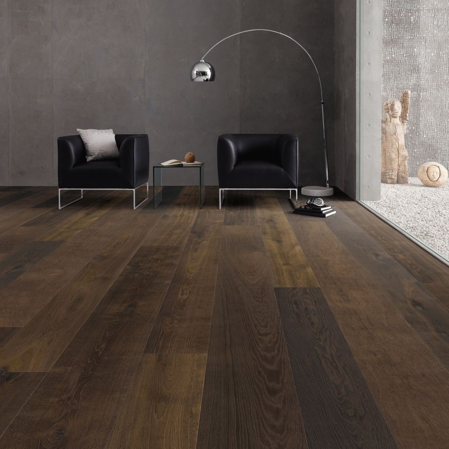 Пол цвета венге