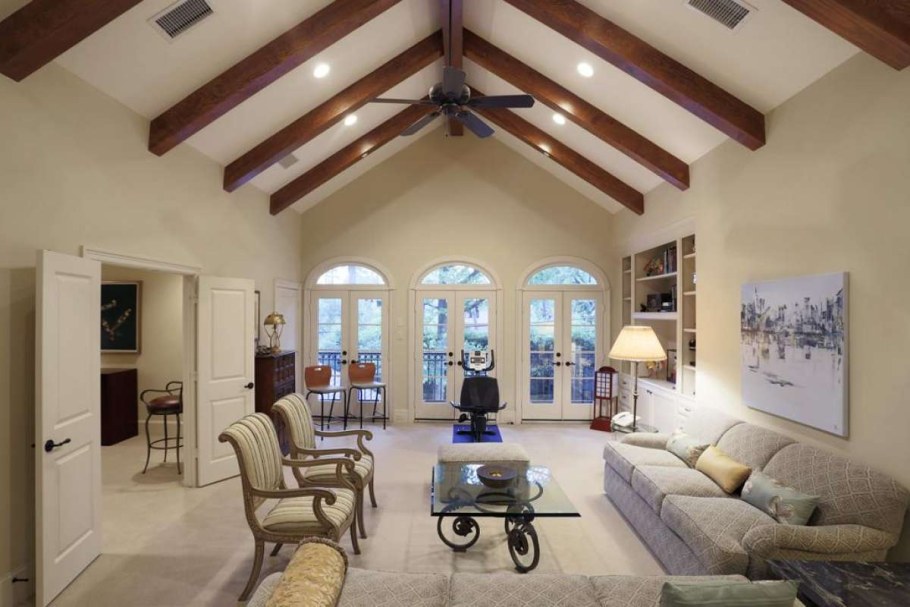 Потолок из балок