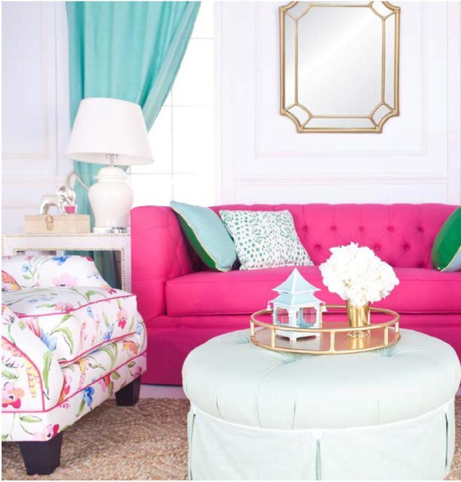 Розовый диван в интерьере