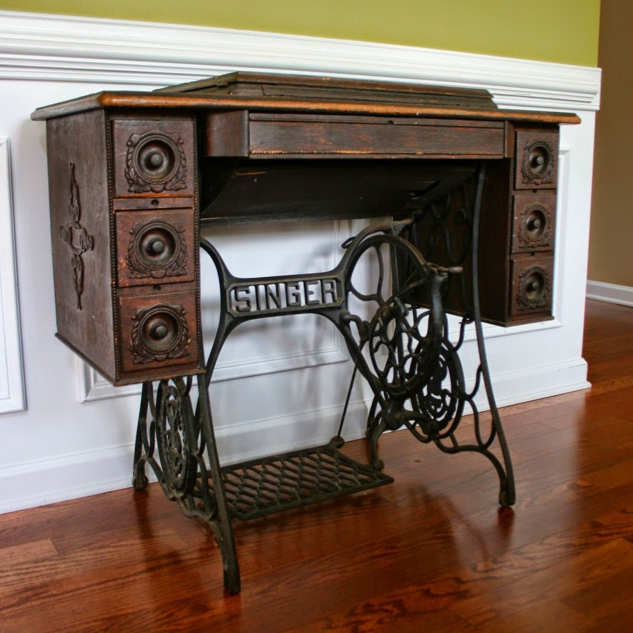 Столик швейной Зингер машинки