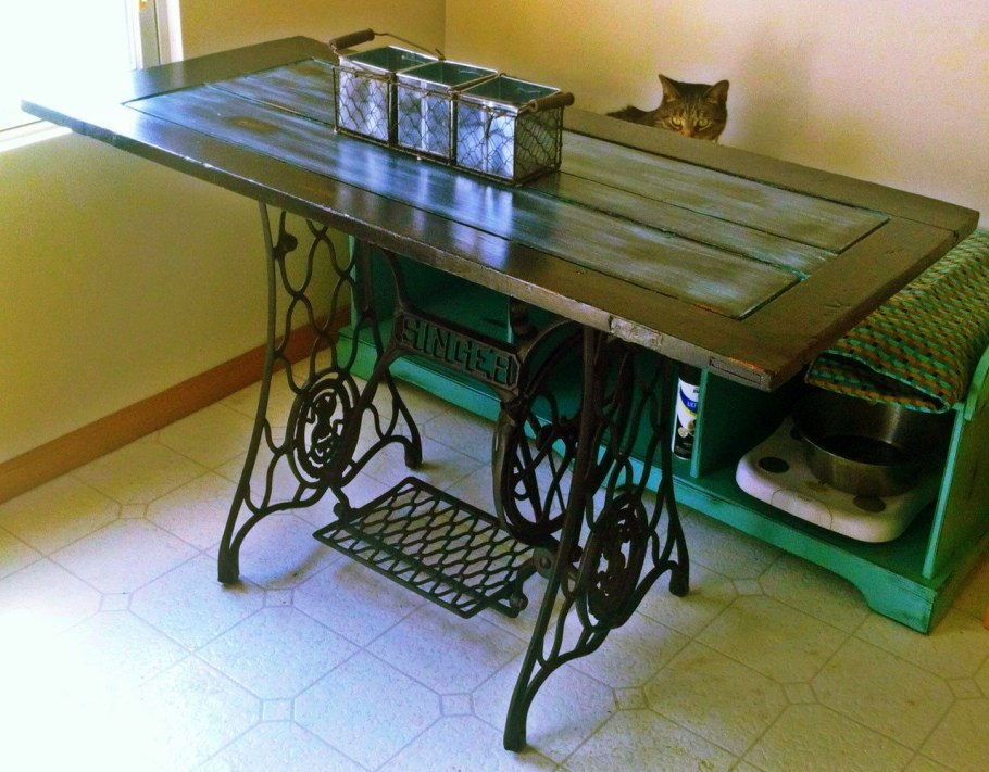 Подстолье из швейной машинки Зингер