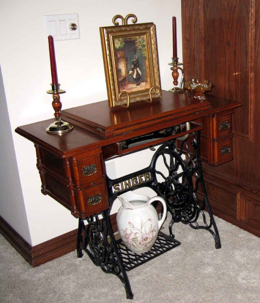 Швейная машинка Зингер ножная