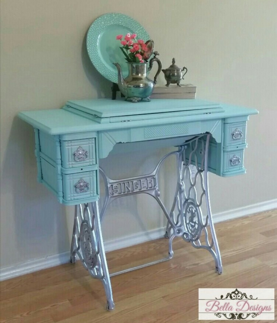 Столик из старой швейной машинки