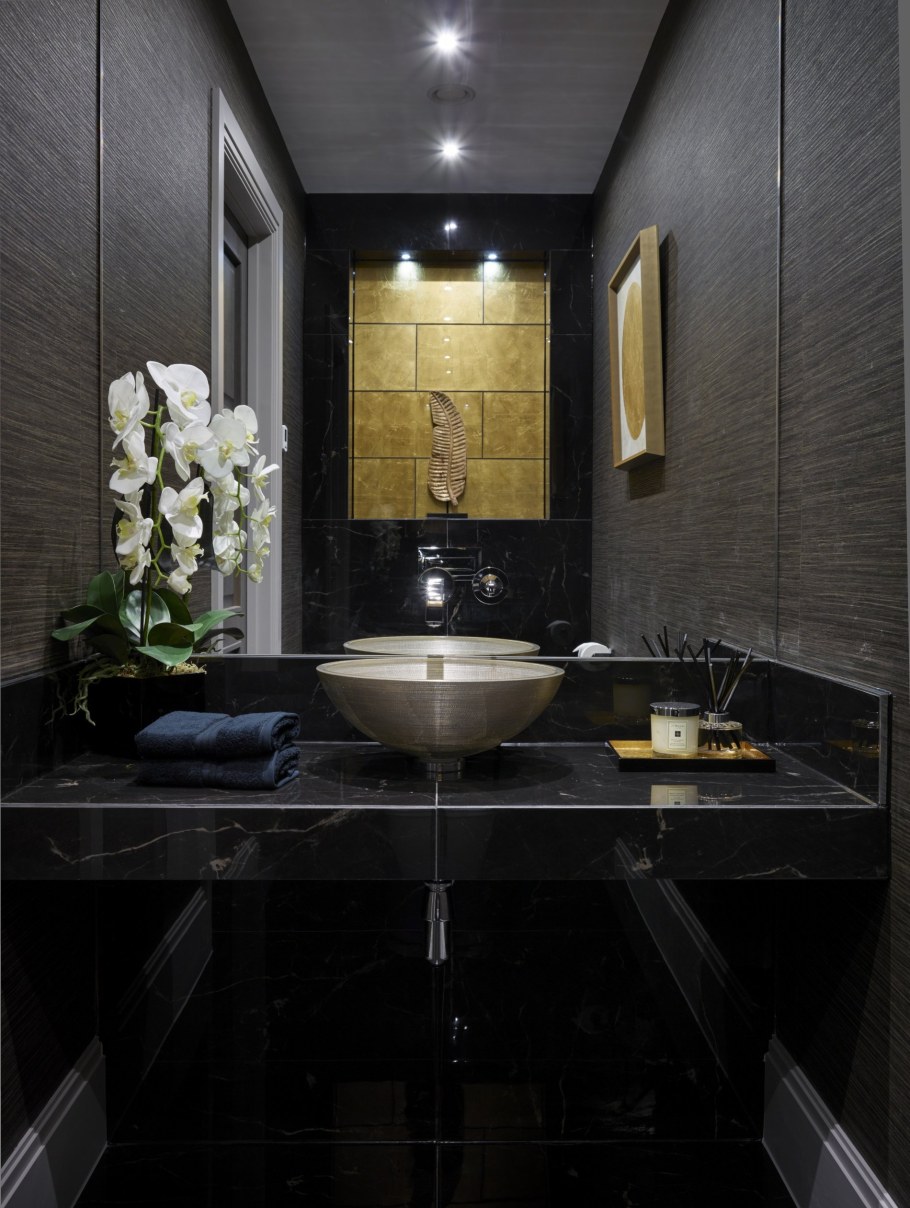 Ванная комната из обсидиана