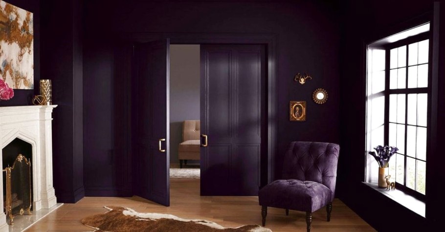 Фиолетовая стена