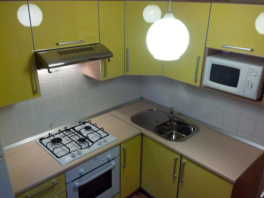 Гарнитур для маленькой кухни в хрущевке