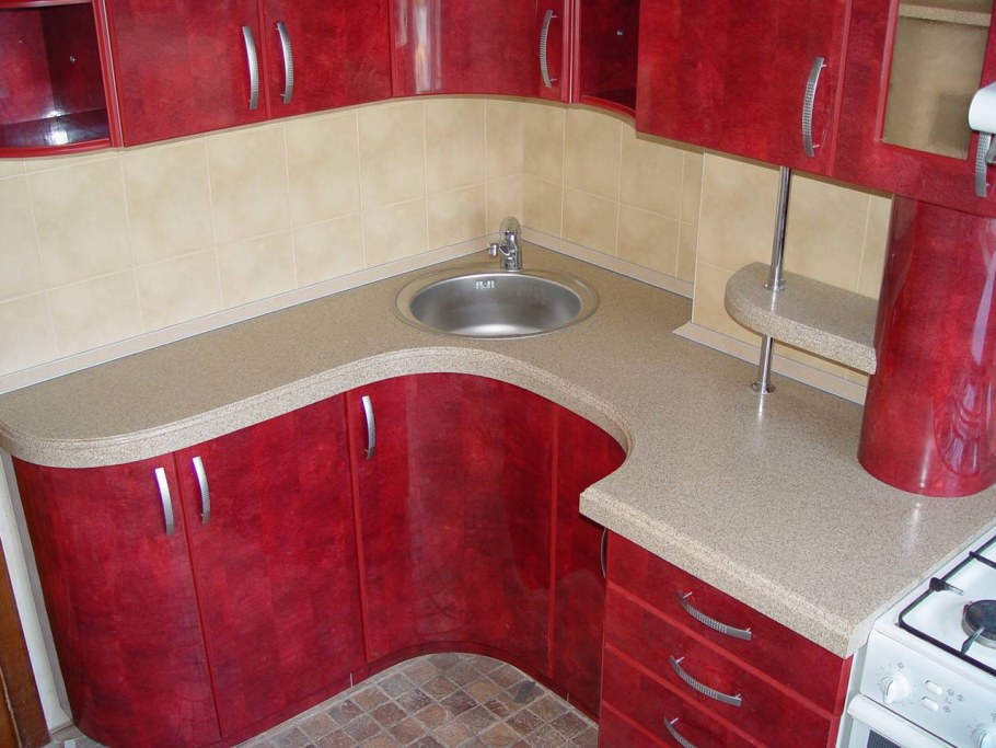 Угловая кухня с угловой мойкой