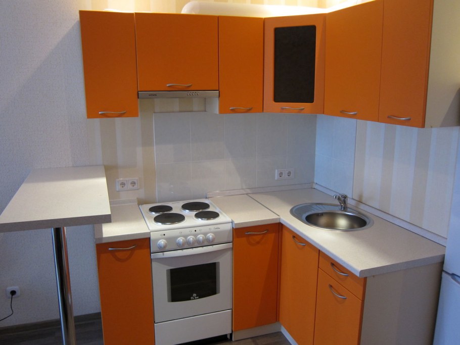 Маленький угловой кухонный гарнитур