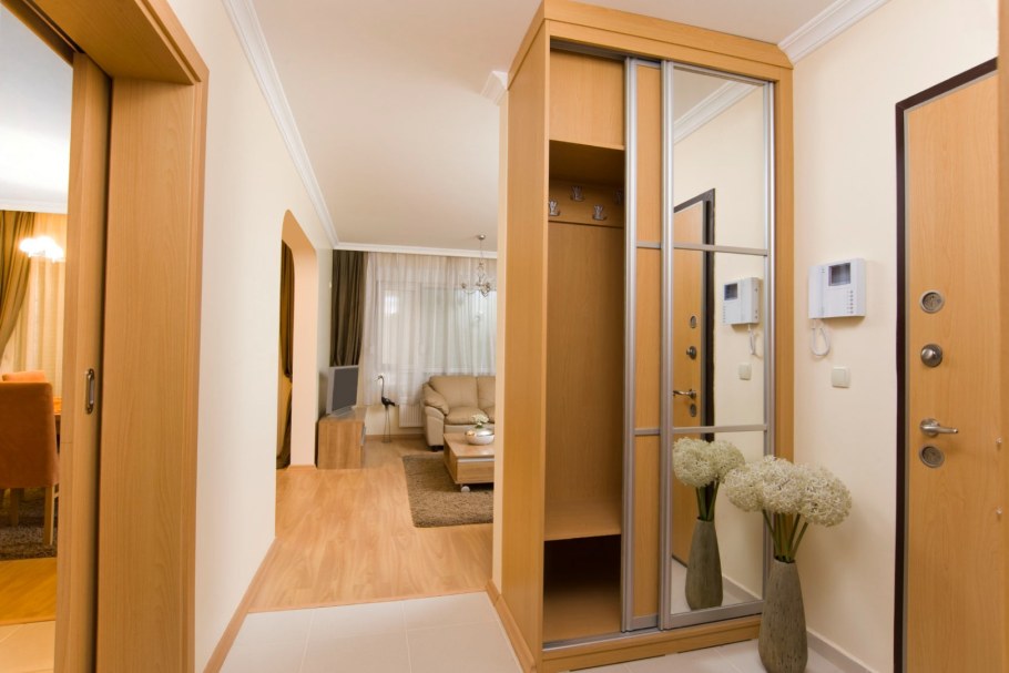 Шкаф в маленькую прихожую