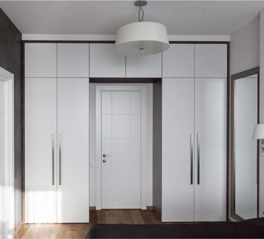 Встроенные шкафы в прихожую с распашными дверями