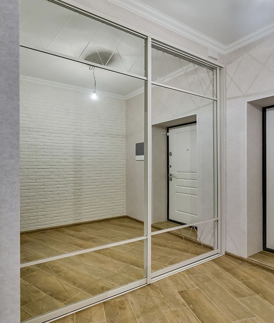 Встроенный шкаф купе зеркальный