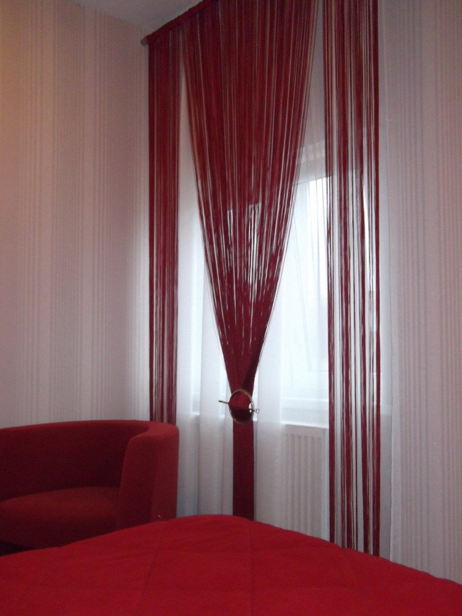 Шторы-нити в интерьере