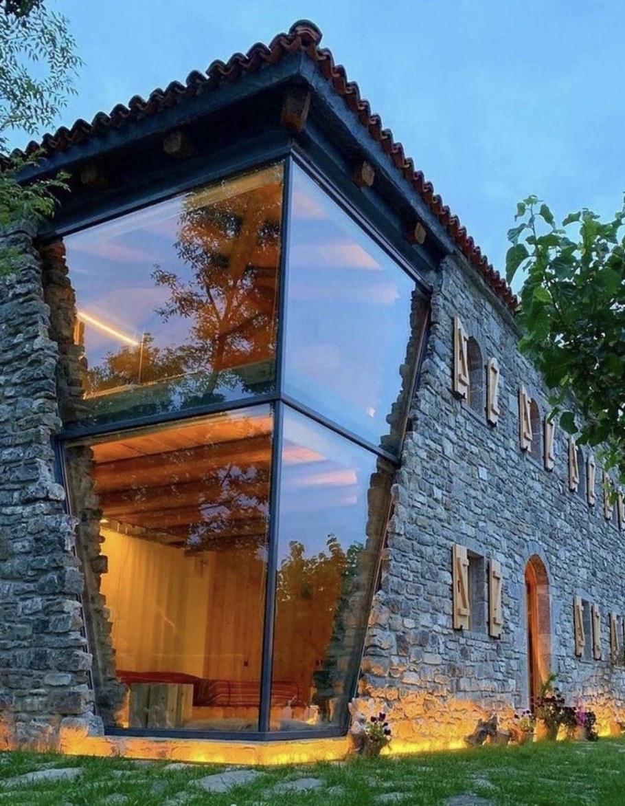 Дом камень дерево стекло