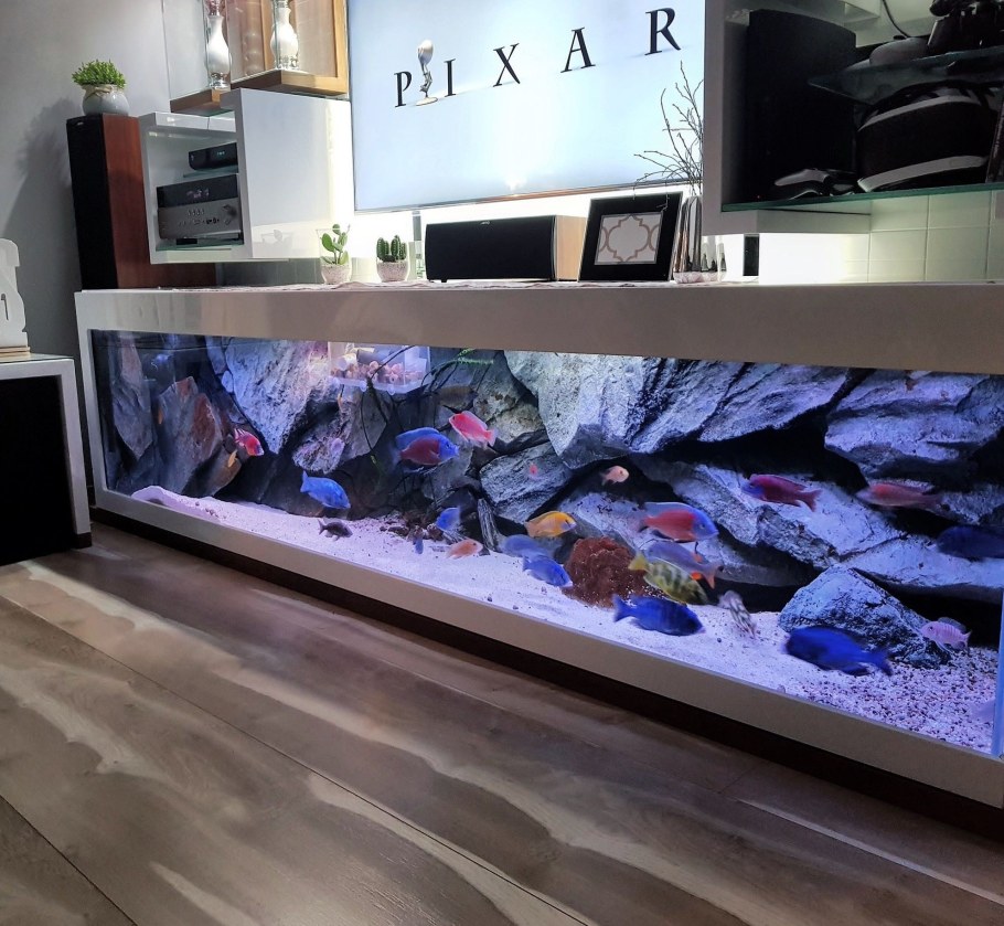 Напольный аквариум в интерьере