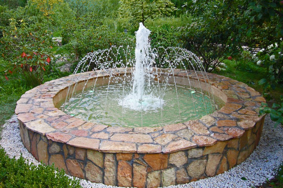 Фонтанчик в частном доме