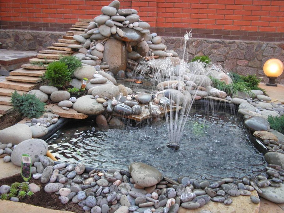 Декоративный водопад на даче