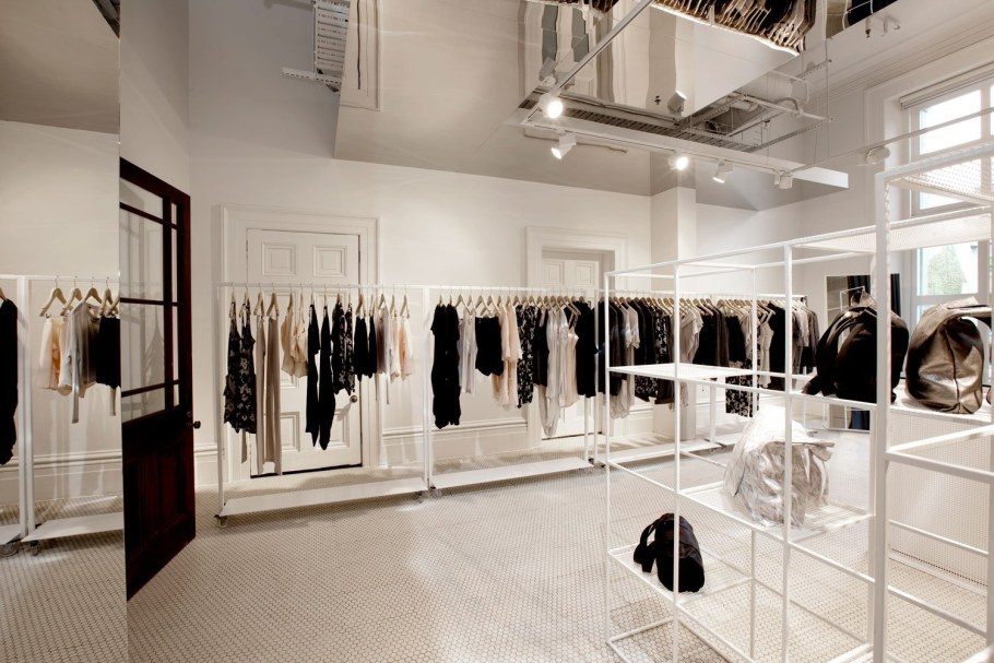 Интерьер магазина одежды