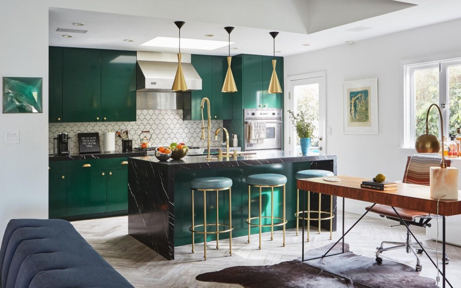 Гостиная с зеленой кухней икеа