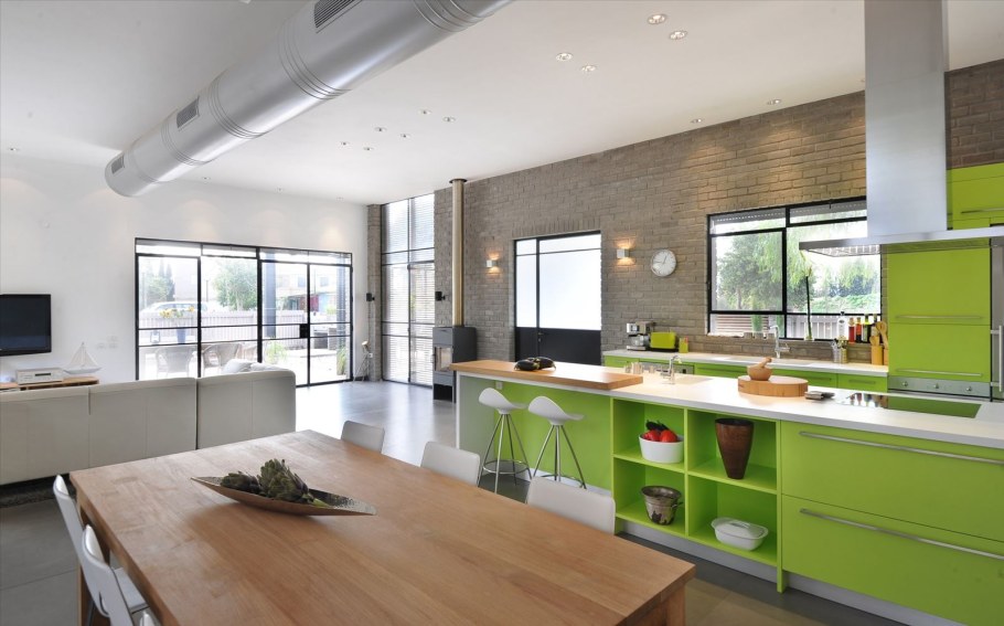 Кухня с зеленым гарнитуром лофт