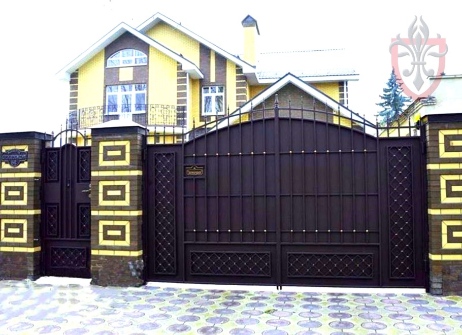 Ворота в частный дом