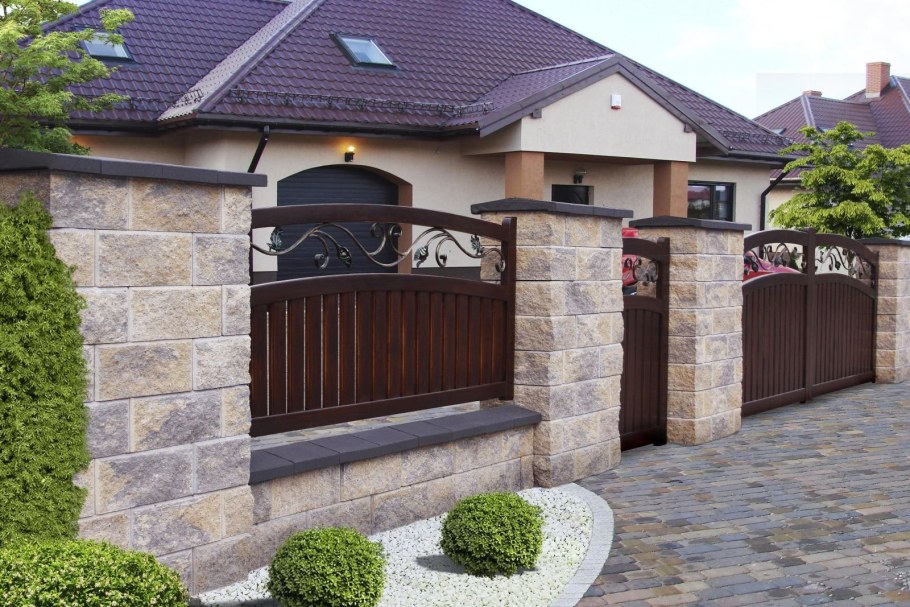 Красивые заборы у коттеджей