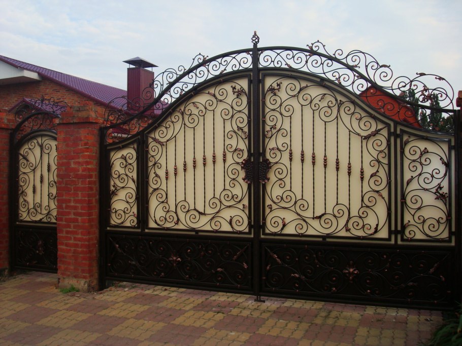 Кованые заборы и ворота
